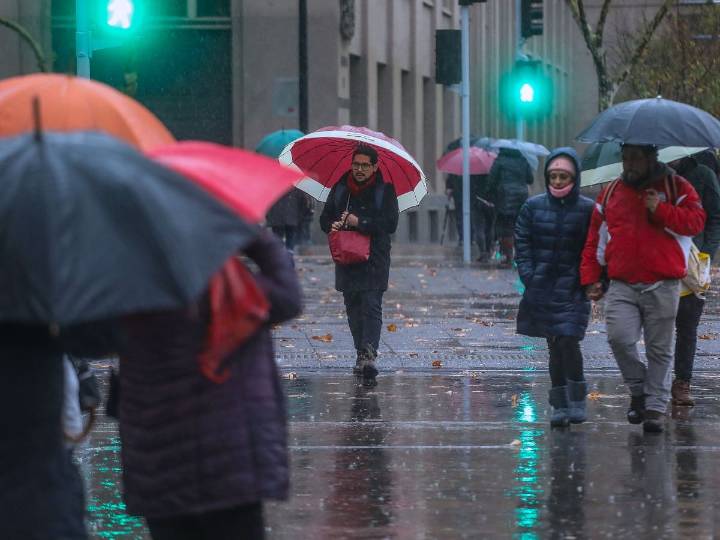 Lluvia en Santiago: revelan a qué hora será el peak de las precipitaciones en la zona central