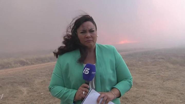 El incendio de León y la reacción in extremis de Noemí, la reportera de Informativos Telecinco