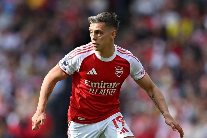 Leandro Trossard agrees new Arsenal contract
