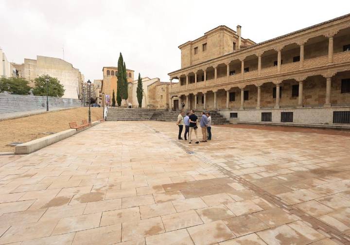 La plaza San Román, lista y a la espera de árboles