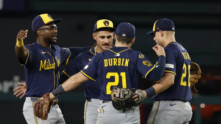 MLB Power Rankings: Brewers mash their way to the top, Red Sox surging in AL playoff race