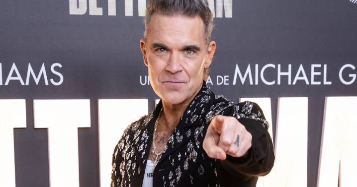 Robbie Williams begs Oasis to let him entertain fans on their mega reunion tour