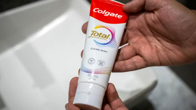 Retira Guatemala la Colgate Clean Mint, sigue pasos de México