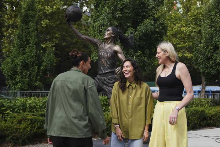 In WNBA first, Seattle legend Sue Bird honored with statue