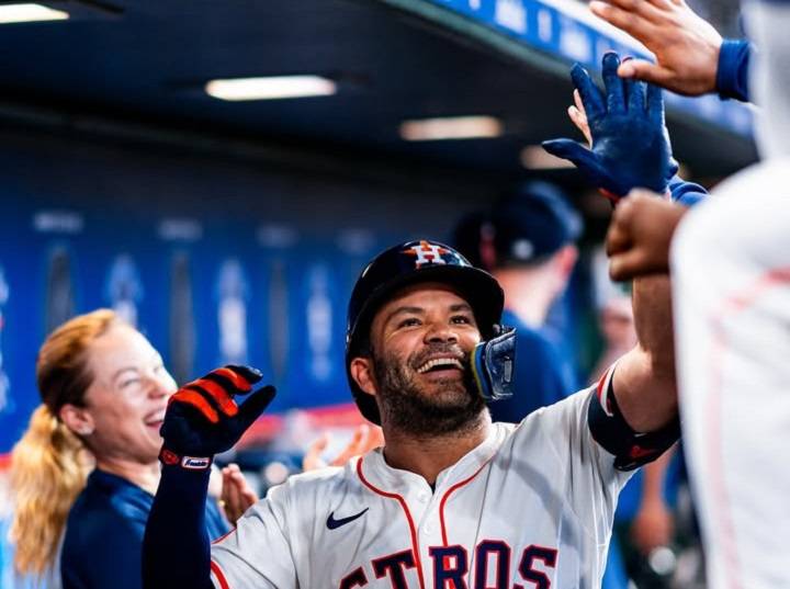 José Altuve y Ezequiel Tovar dieron jonrones en juego que ganó Astros
