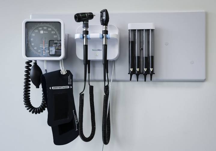 Alberta COVID-19 vaccination program triggers confusion, criticism