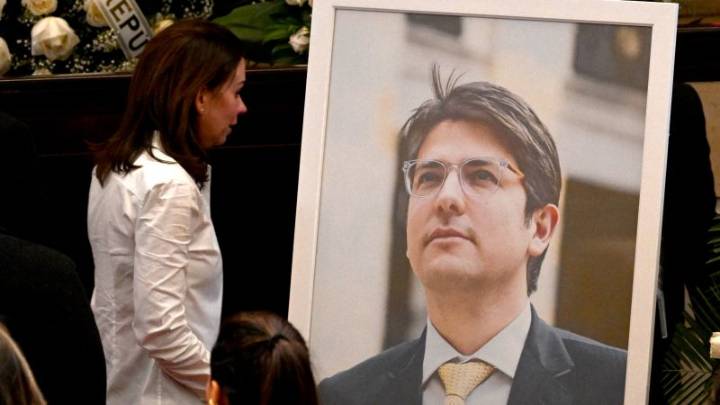 Emotivo adiós de la esposa de Uribe Turbay: pide justicia por Miguel y paz para Colombia