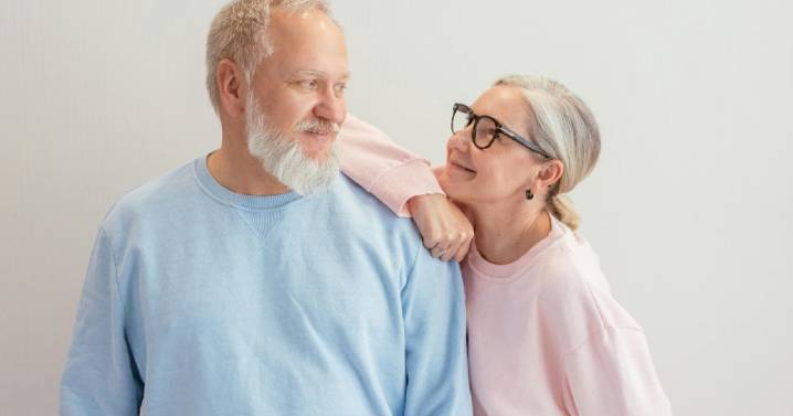 Envejecer con salud mental: consejos a tener en cuenta en el cuidado de adultos mayores