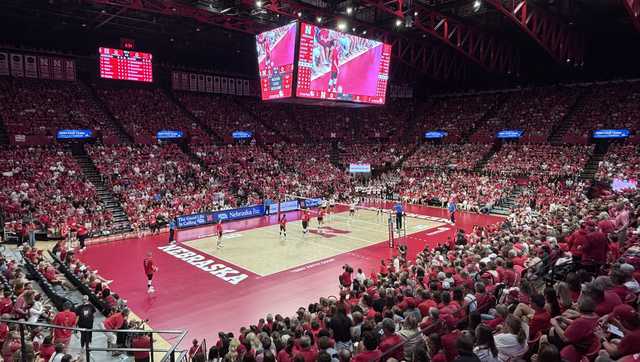 Nebraska volleyball takes down the alumni team in four sets