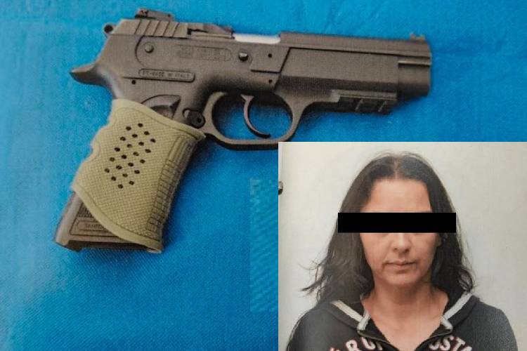 Vinculan a mujer detenida con arma en el aeropuerto