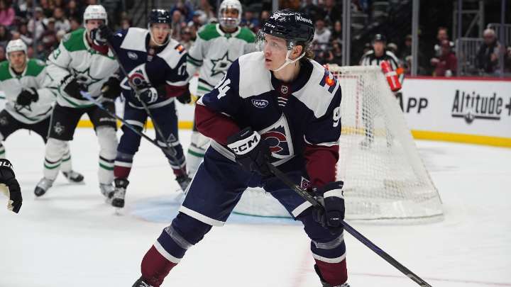 Avalanche re-sign forward Joel Kiviranta on one