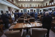 Texas legislators go back to state, ending walkout