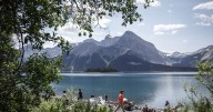 Canoe capsizes on Upper Kananaskis Lake; 2 missing