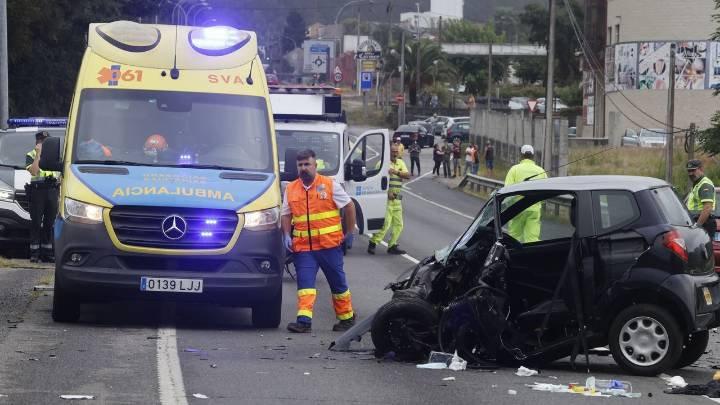 El conductor de un coche que no necesita carné muere en un accidente en Meis