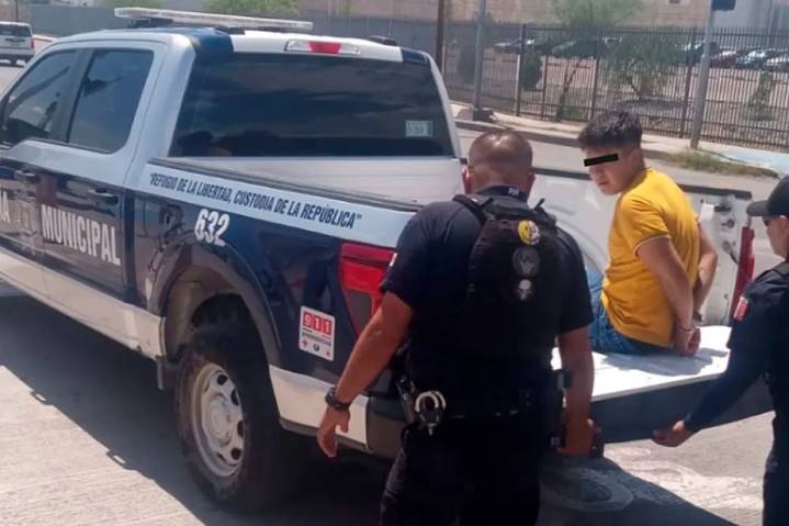 Golpea ebrio máquinas de recarga del Juárez Bus