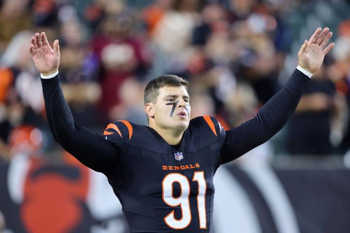 Trey Hendrickson Shows Bengals Where His Heart Truly Lies After Joe Burrow’s Honest Take on DE’s Future With Trey Hendrickson showing his loyalty for his team, Joe Burrow also shows what the DE really