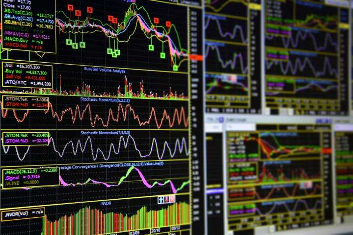 XRP Charts Signal Caution to Bulls as Bitcoin Awaits Breakout and Ether Goes Bonkers