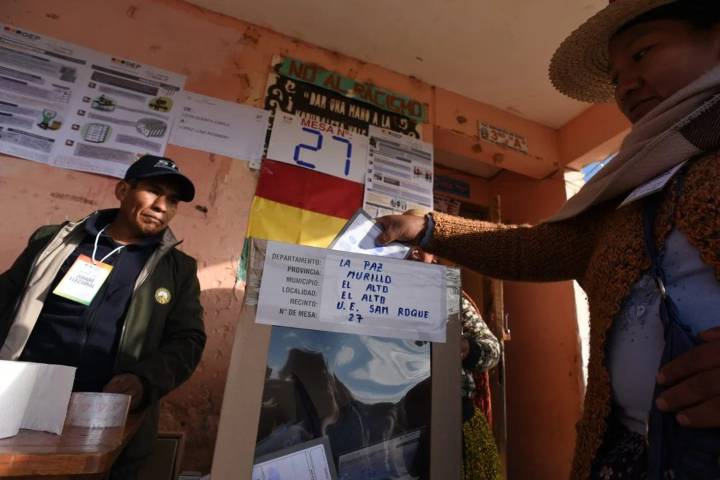 Bolivia elige presidente, en medio de una crisis económica y el retroceso del partido de Evo Morales