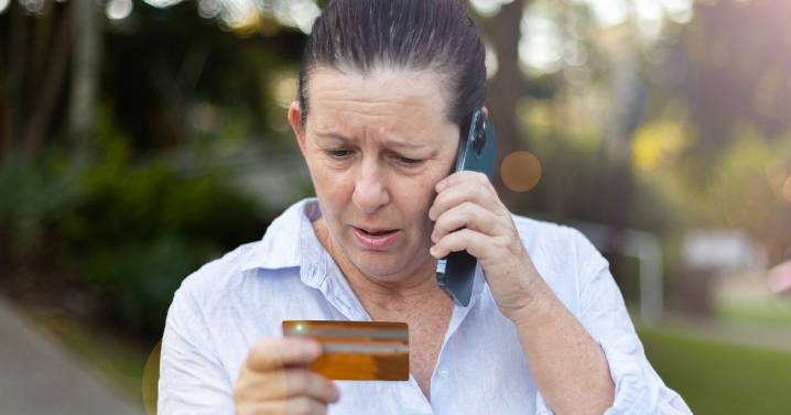 'Do not pay £2 delivery fee' online shopping warning as bank accounts emptied