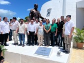“LA FUERZA DE LA SOCIEDAD SE IMPUSO”: Llama Georgina Marzuca a defender el patrimonio histórico en la reinstalación de la estatua de Andrés Quintana Roo y el asta bandera en la plaza del Congreso