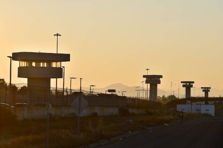 EE UU transfiere a México a 14 mexicanos presos por narcomenudeo