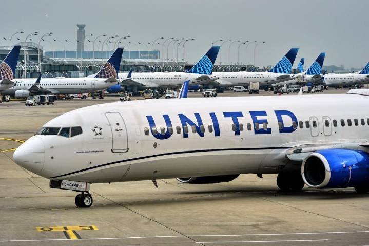 United Airlines tech issue that impacted more than 1,000 flights resolved, residual delays expected