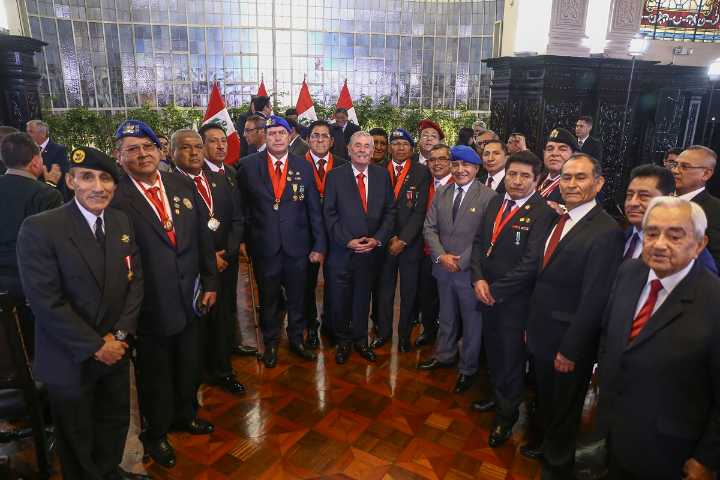 Gobierno concede amnistía a militares y policías que combatieron al terrorismo
