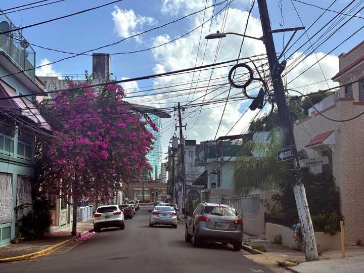 Sin energía y al límite: cómo la red eléctrica rota de Puerto Rico está provocando una crisis de salud mental