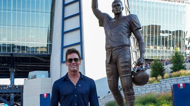 Pats honra a Tom Brady; se develó su estatua en el Gillete Stadium