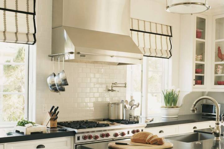 How to Clean a Greasy Range Hood So It Looks Brand New