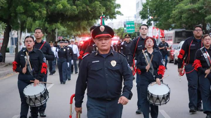 Con una marcha, homenaje y misa celebran su día Bomberos de Culiacán