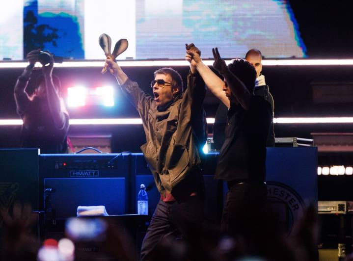 Review: Oasis goes through the motions and gets paid in a ho-hum reunion show at Soldier Field