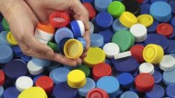 Con tapas de gaseosas, telgopor y un poco de cartón, creá este divertido juego de mesa
