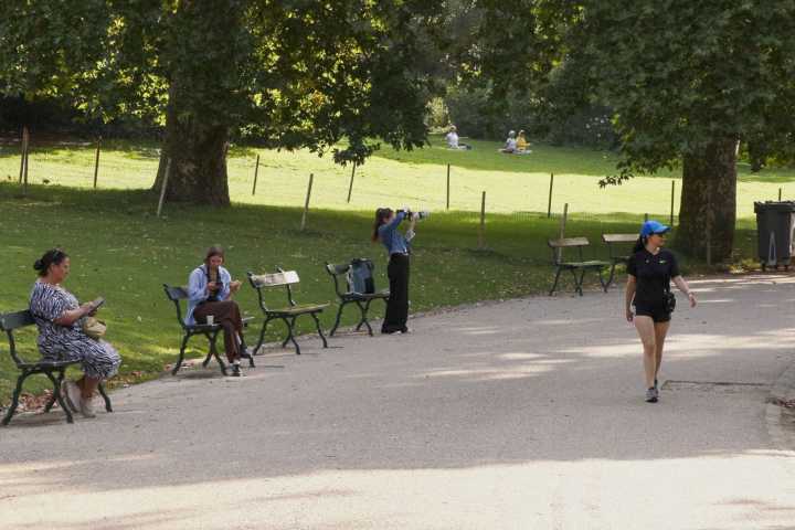 Ola de calor llega a París y tienen en alerta roja a 14 departamentos en Francia