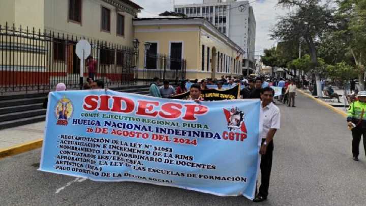 Docentes de institutos superiores anuncian paro nacional