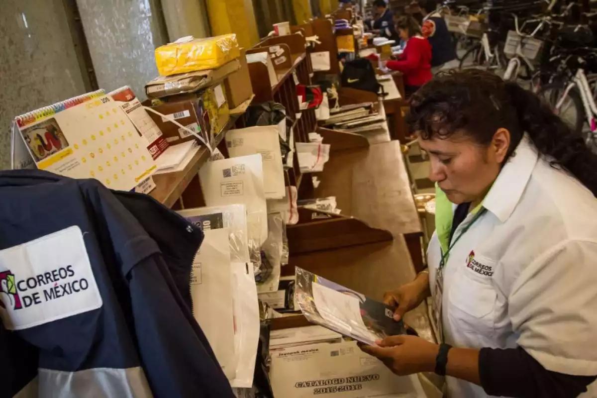 México suspende temporalmente envíos de paquetes a EU por nuevo impuesto