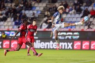 El Tijuana del 'loco' Abreu vence al líder Pachuca y le estropea el paso perfecto