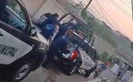Graban a policías de Salina Cruz golpeando a una detenida