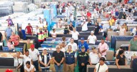 Alcalde Carlos Pinedo Cuello inicia entrega masiva de ayudas a 544 damnificados del barrio Pescaíto