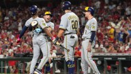 Sin estrellas y con un tercio del presupuesto de los Dodgers: ¿cuál es el secreto de los Brewers, el equipo sensación de la MLB?