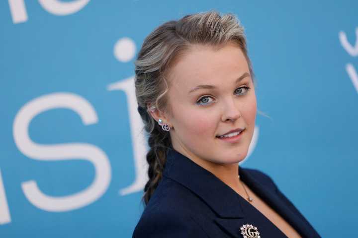 JoJo Siwa Claps Back at Haters in Her New Song 'Raspy'