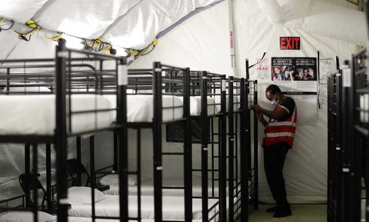 EE. UU. abrirá mega centro de detención migrante en Texas