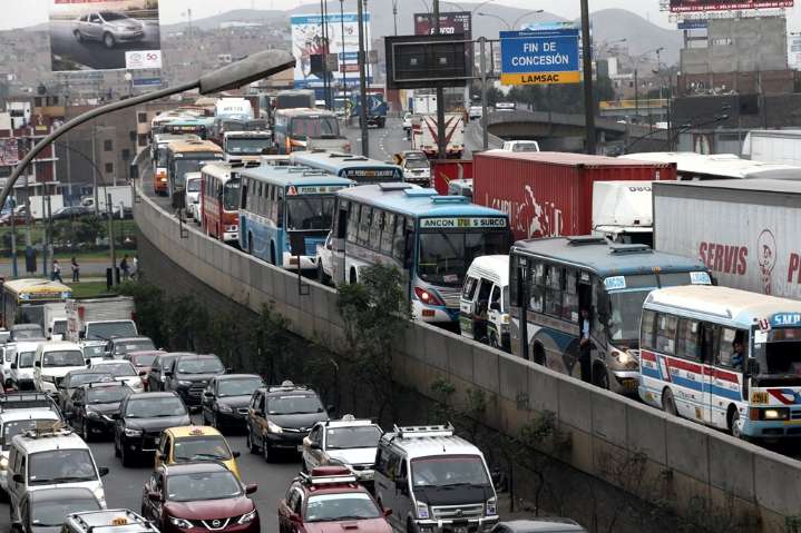 Lima Metropolitana se ahoga en su propio tráfico: la capital avanza a paso de tortuga