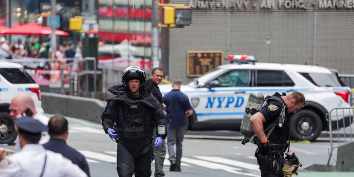 La Policía de Nueva York desalojó la zona de Times Square por una “investigación en curso” tras una amenaza de bomba