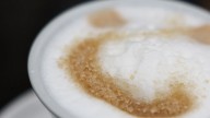 Le cobran 1,20 euros por el hielo del café y FACUA aclara: "Si no aparece en la lista de precios..."