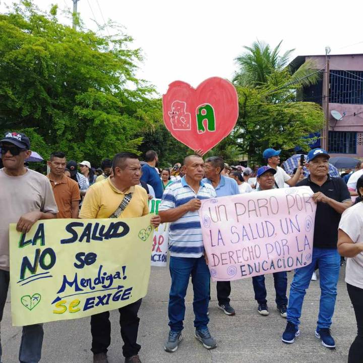 Docentes del Guainía levantan de manera parcial el paro tras 10 días de movilización por la crisis en el servicio de salud