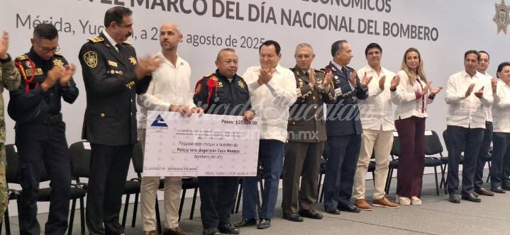Entregan en Mérida reconocimientos en la conmemoración por el Día Nacional del Bombero