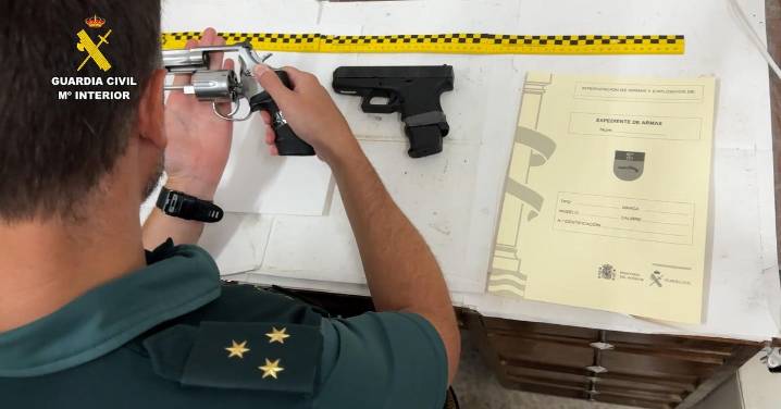 La Guardia Civil de Almería mejora los trámites administrativos y de control de armas de fuego