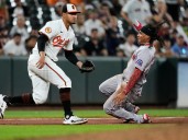 Boston dejó libre a Walker Buehler y bajó a Jhostynxon García