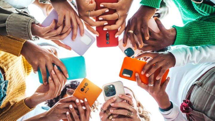 The ban on cell phones in Texas schools: They're "a bit of an addiction"